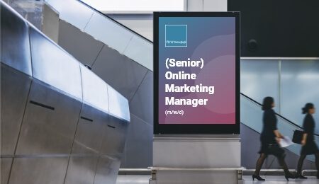 Jobangebot - (Senior) Online Marketing Manager Banner in Flugzeughalle